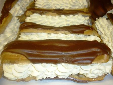 Chocolate Eclair (Chantilly)