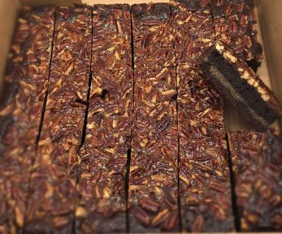 Chocolate & Pecan Brownie Box (1×18)